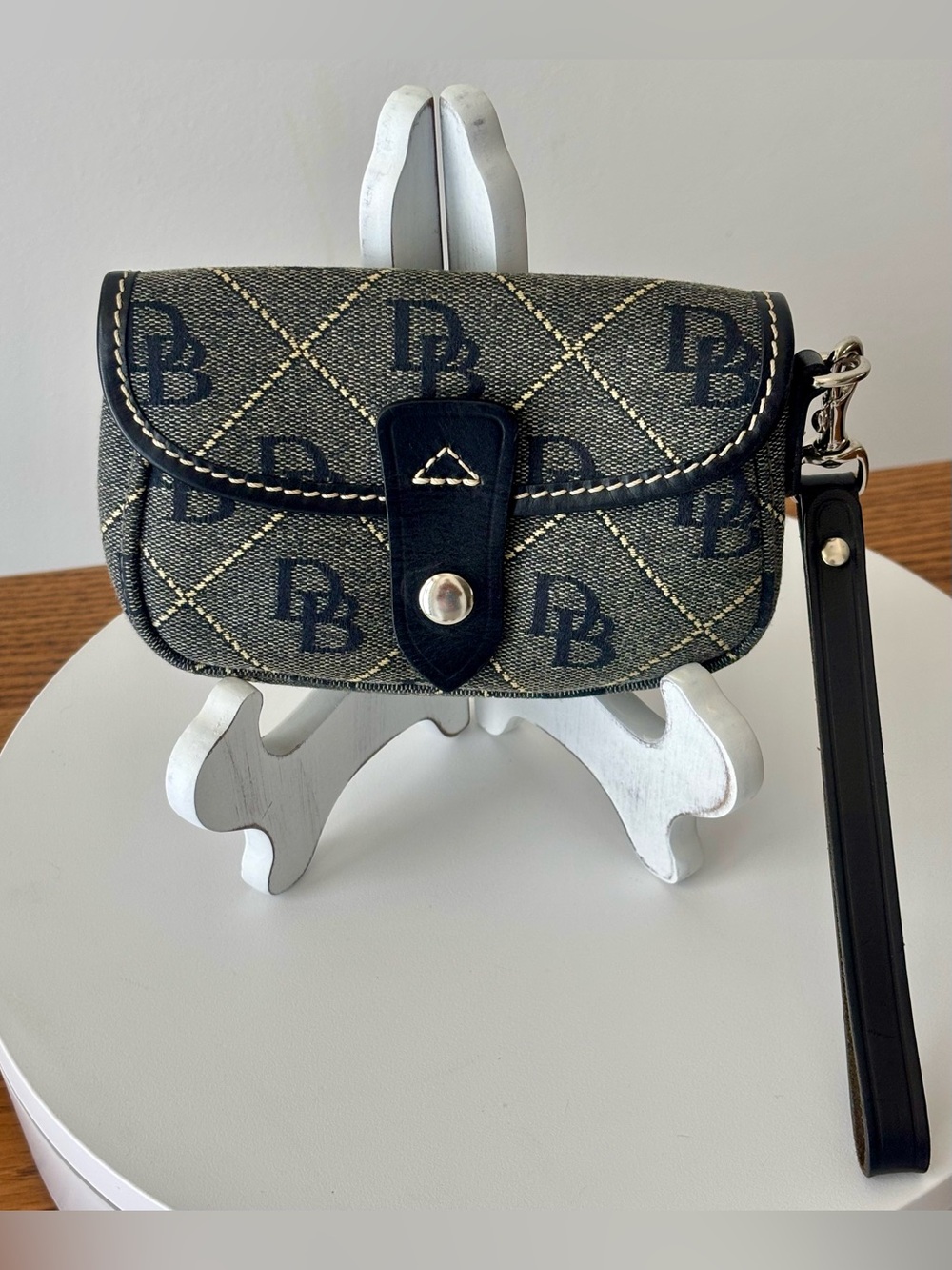 Dooney & Bourke Gray Jacquard Signature Canvas Leather Wristlet